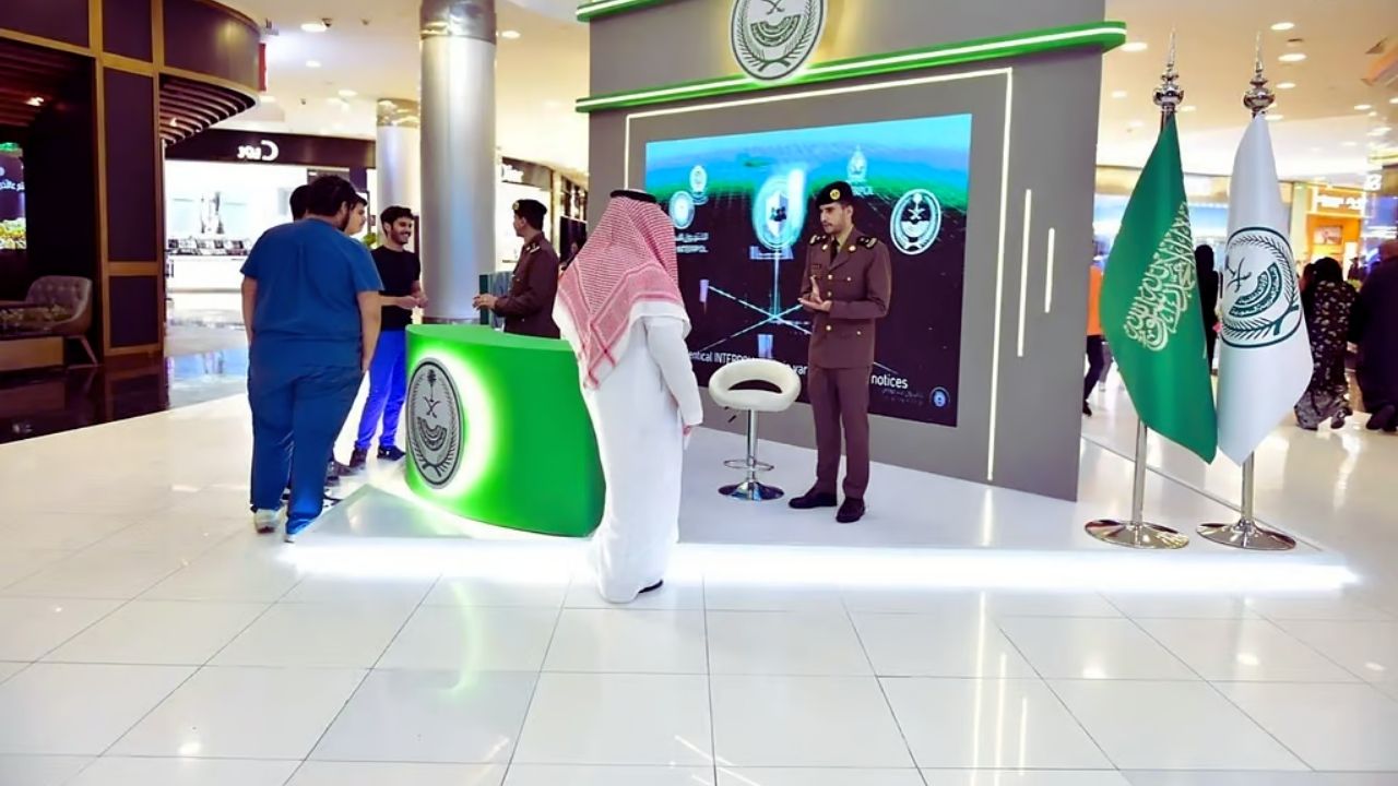 الإنتربول السعودي يكشف مهامه في معرض بالرياض