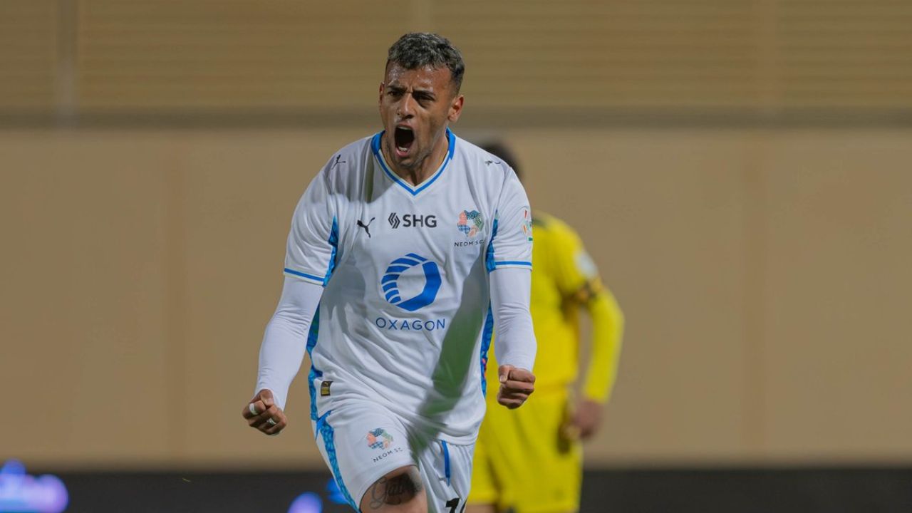 نيوم يعود بالنقاط الثلاث من ملعب الحزم